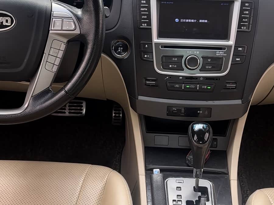 BYD G6 2014 immagine di auto #12