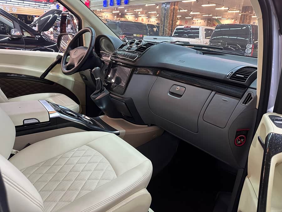 奔驰 唯雅诺 2012 汽车图片 #12