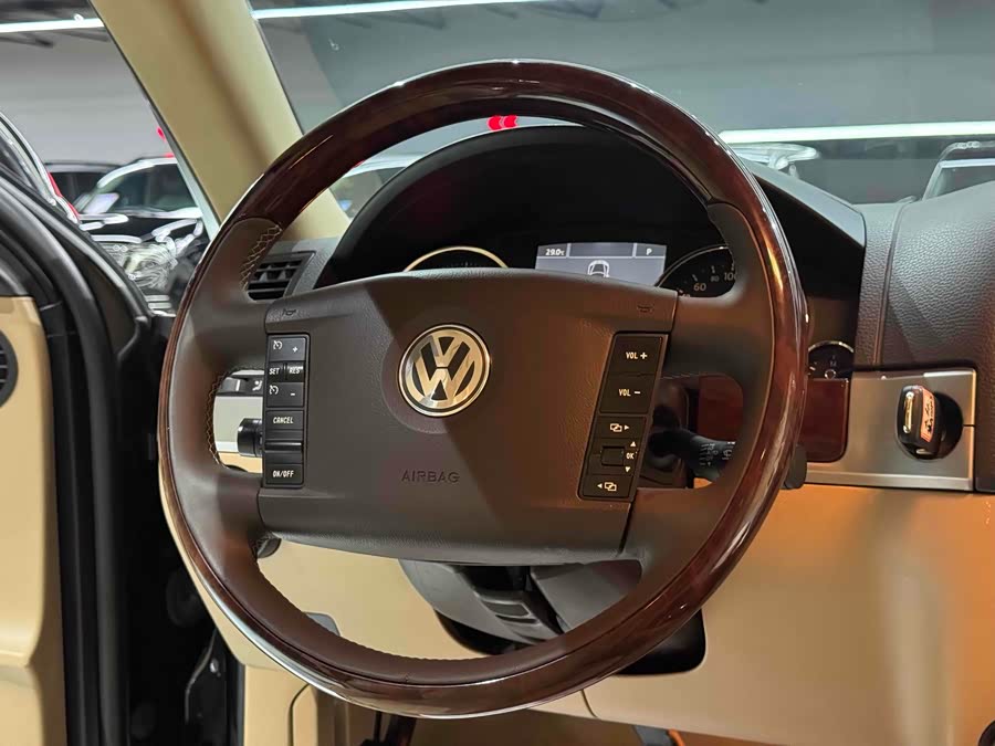 Volkswagen Touareg 2010 immagine di auto #12