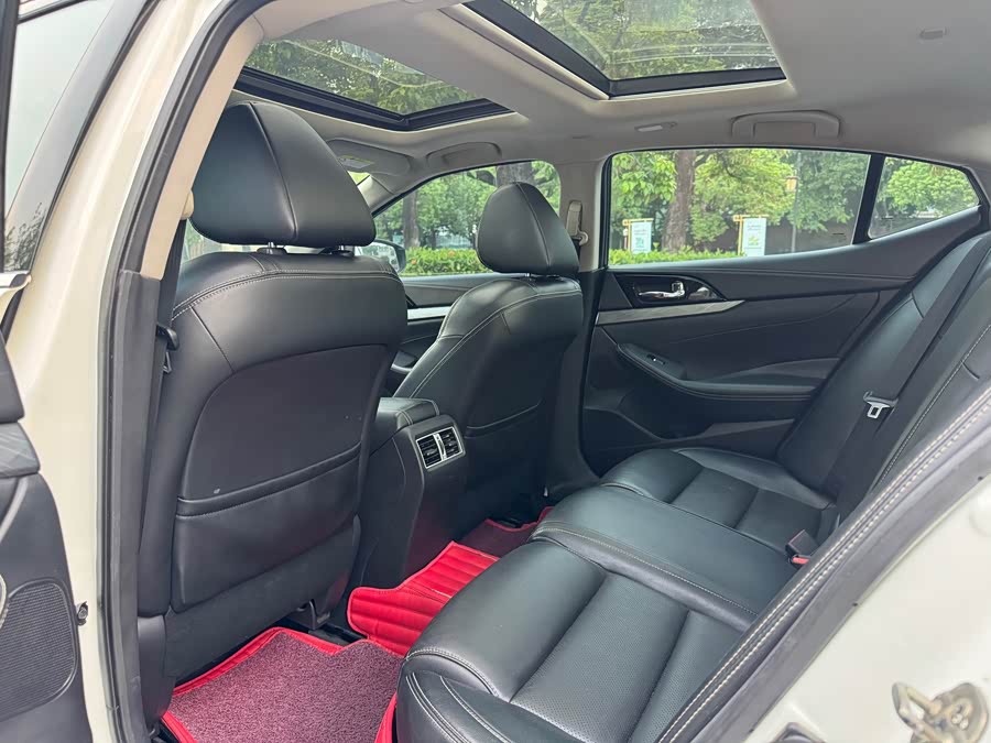 Nissan Maxima 2018 صورة سيارة #12