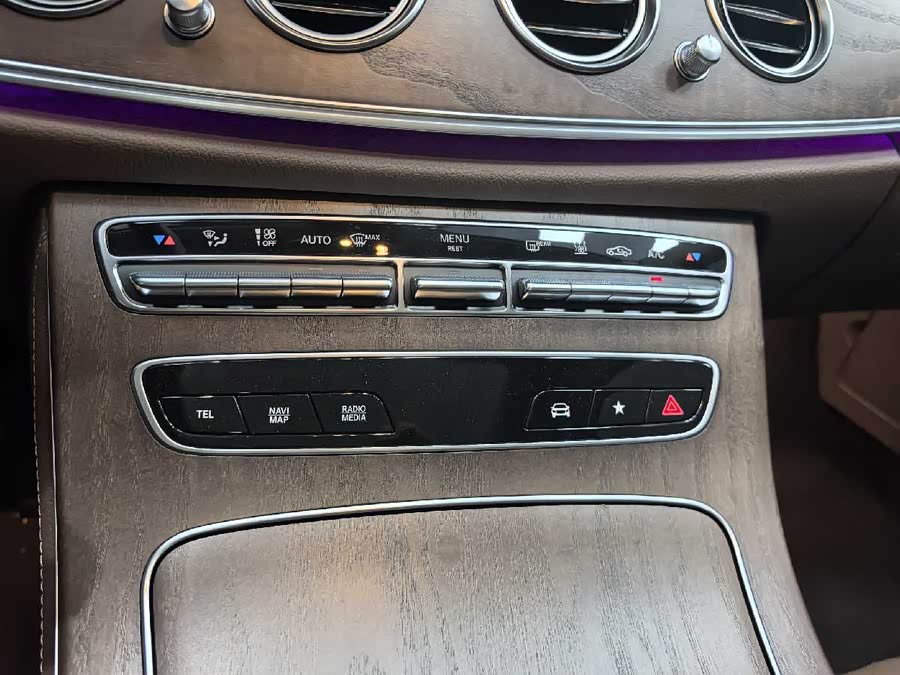 Mercedes-Benz E Class New Energy 2023 car image #12