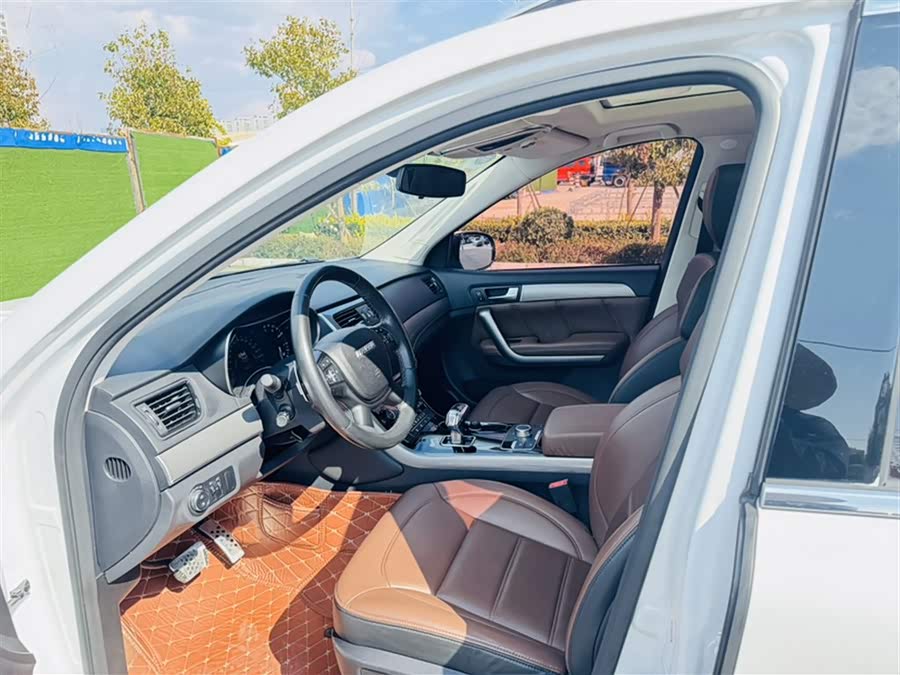 Haval H8 2017 car image #12