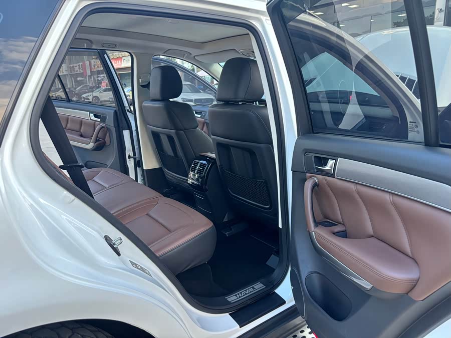 Haval H8 2017 car image #12