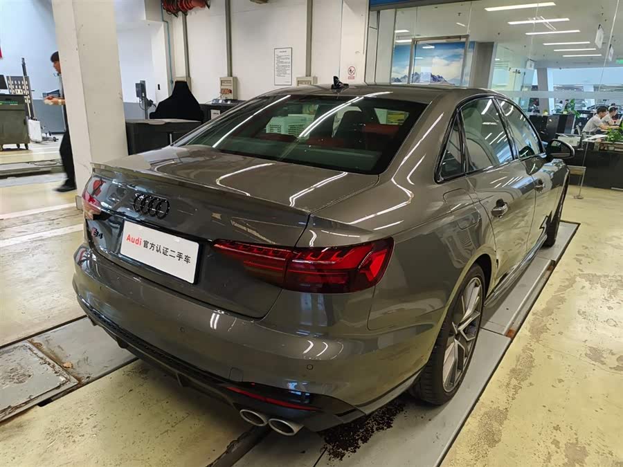 Audi S4 2023 car image #12