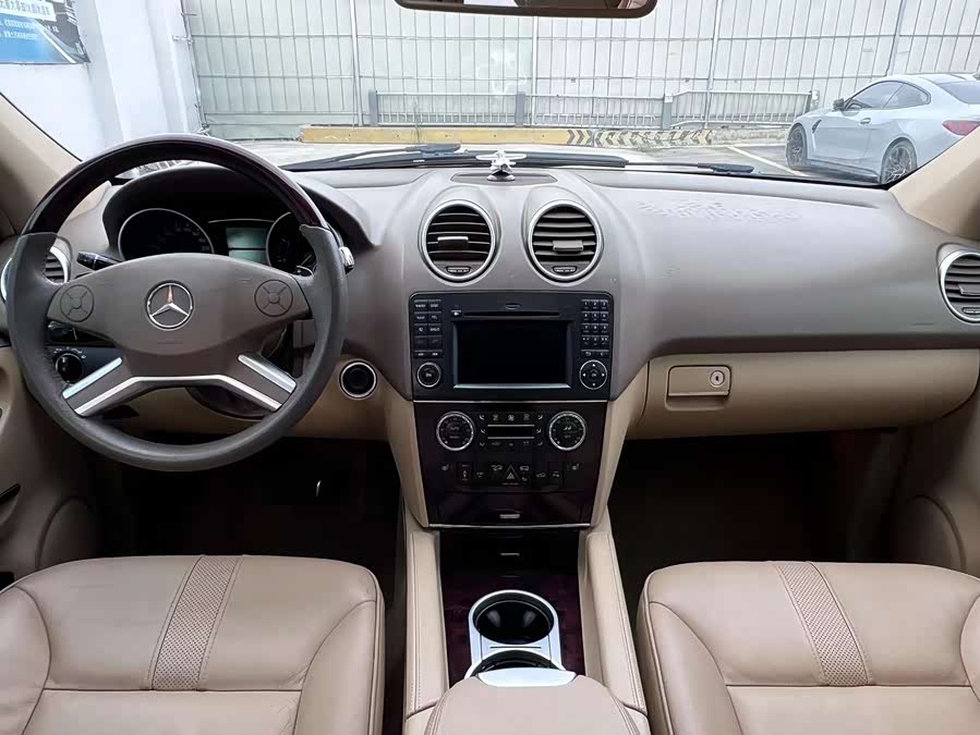 Mercedes-Benz M Class 2009 car image #12