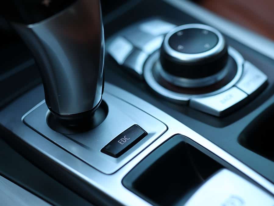 BMW X6 M 2012 car image #12