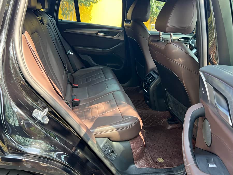 BMW X4 2020 car image #12