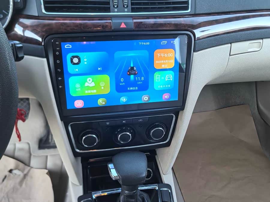 Skoda Superb 2010 car image #12