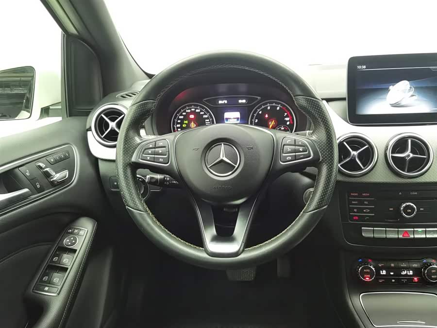 Mercedes-Benz B Class 2017 car image #12