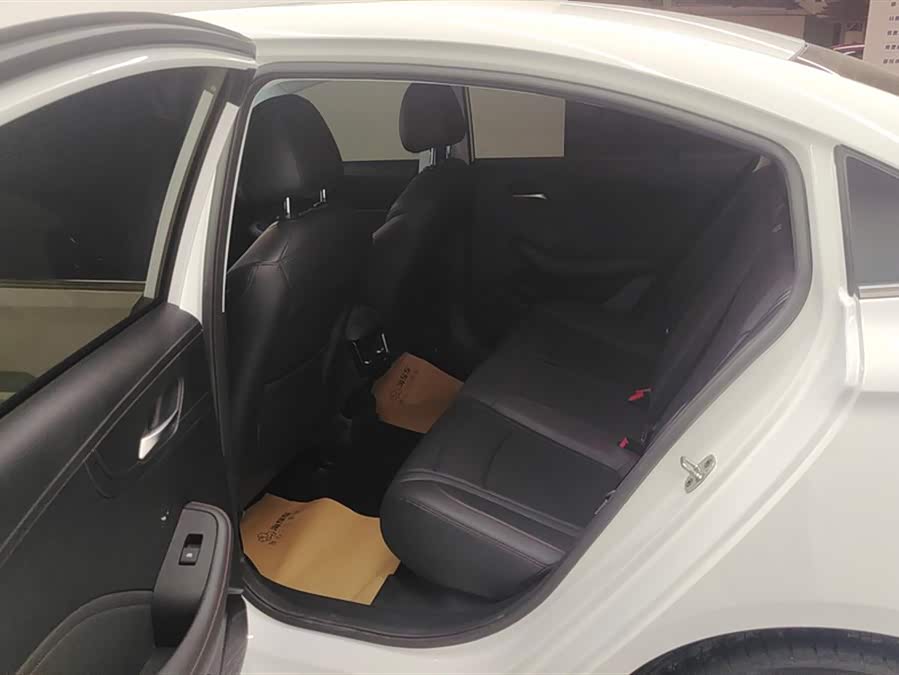 Roewe i5 2024 car image #12