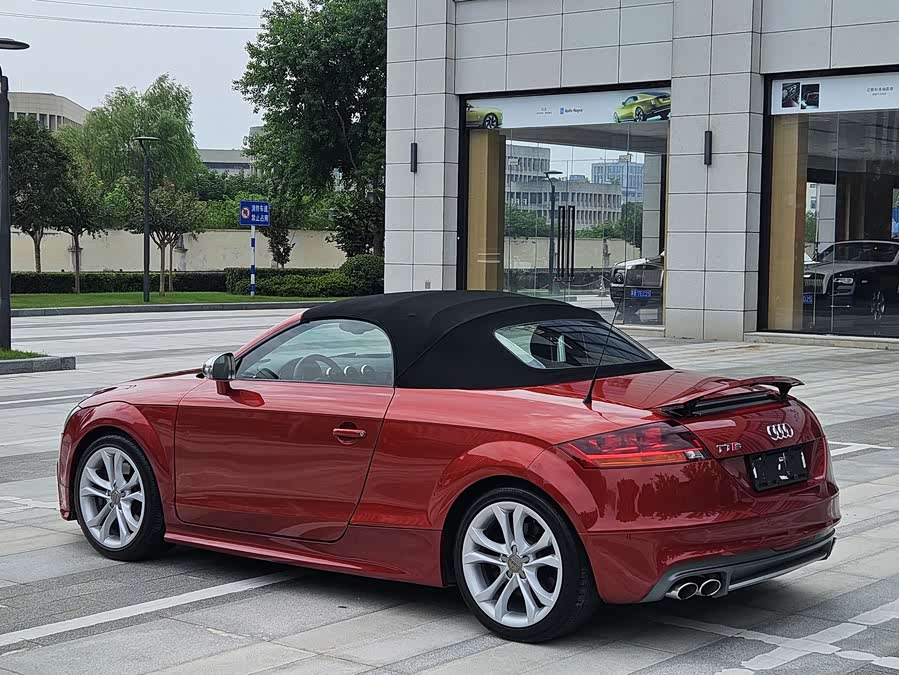 Audi TTS 2015 car image #12