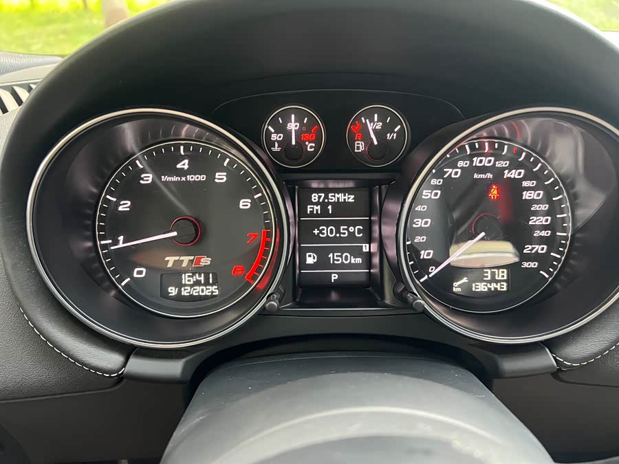 Audi TTS 2010 #12 Audi TTS 2010 car image #12