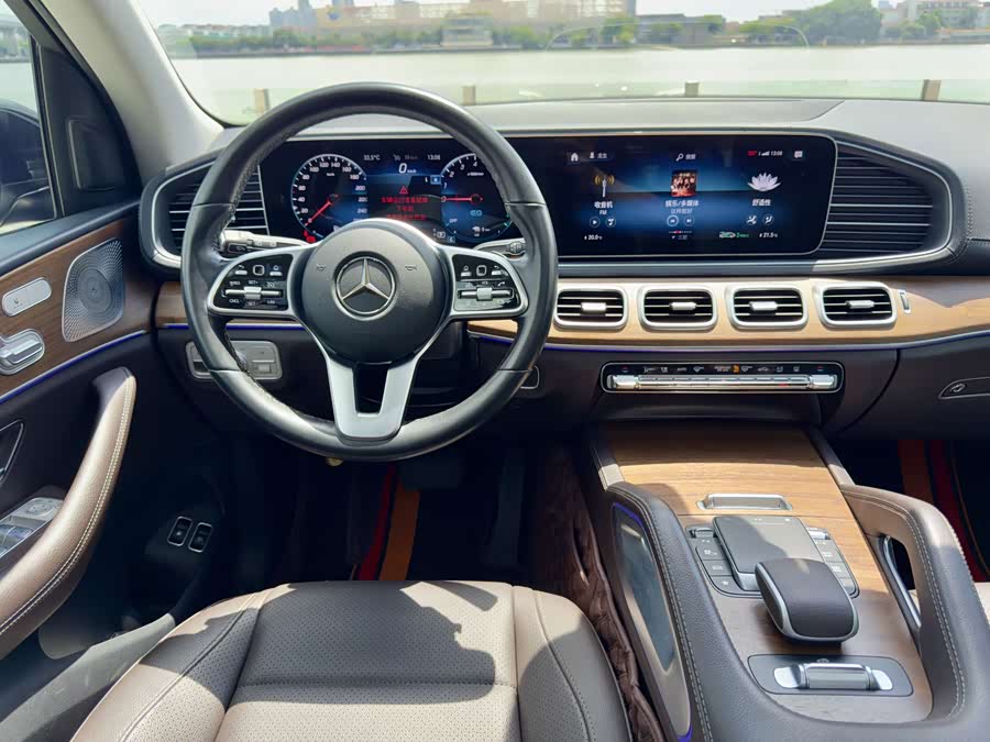 Mercedes-Benz GLE Class New Energy 2022 car image #12