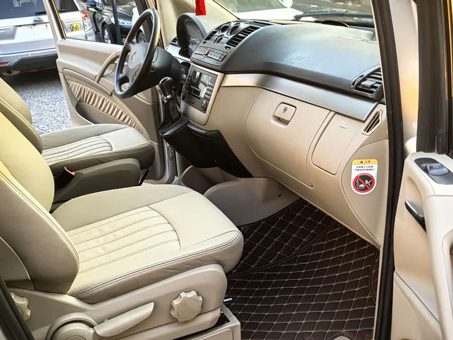 奔驰 唯雅诺 2011 汽车图片 #12