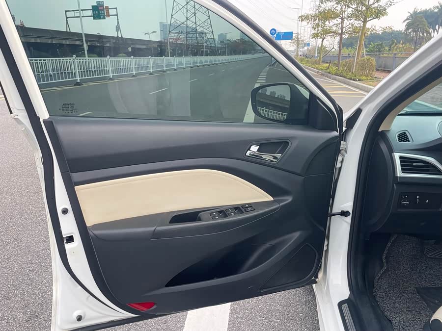 Changan Alsvin V7 2015 car image #12