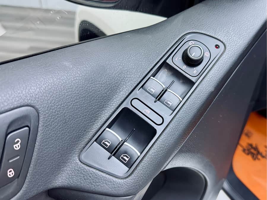Volkswagen Tiguan 2015 car image #12