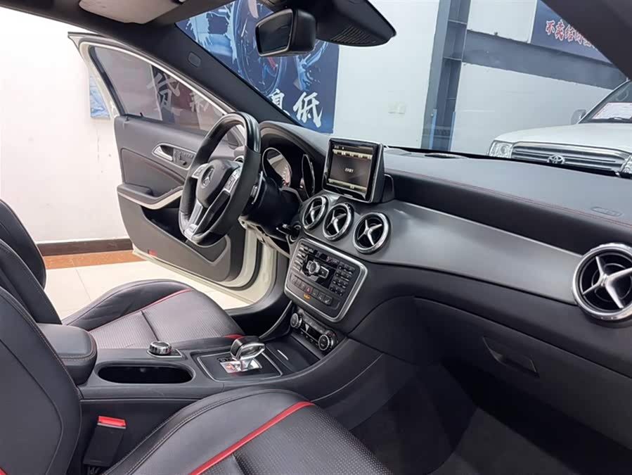 Mercedes-Benz GLA AMG 2015 car image #12