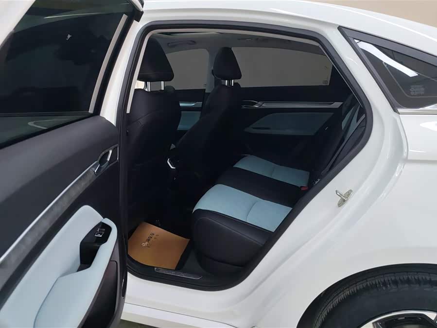 GEELY Emgrand L 2022 car image #12