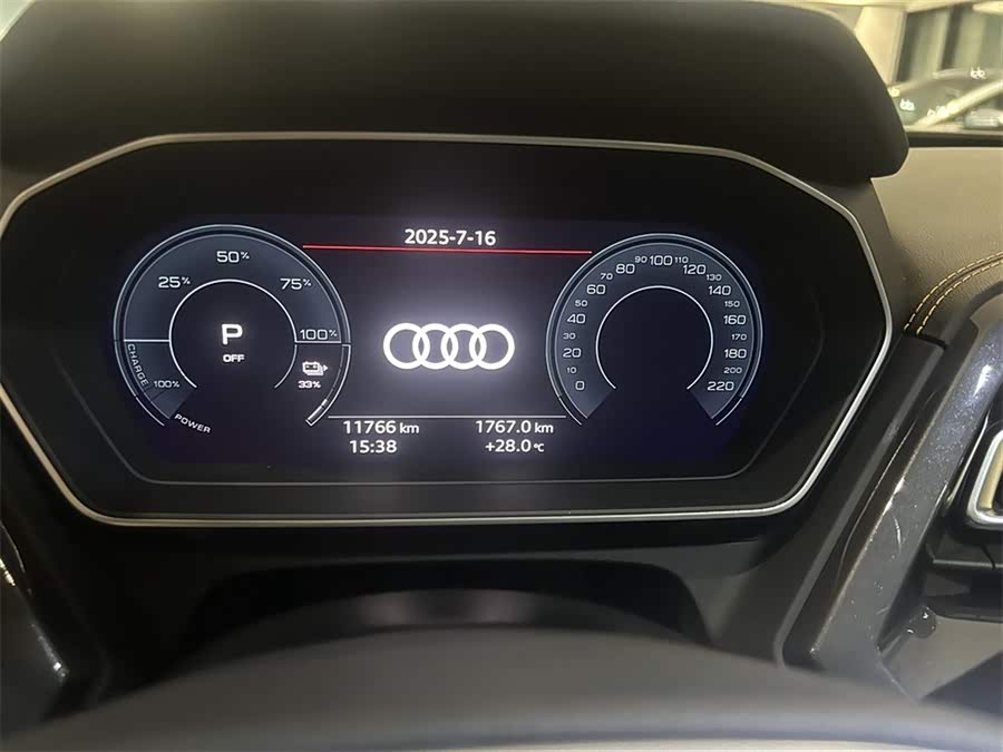 Audi Q4 e-tron 2024 صورة سيارة #12