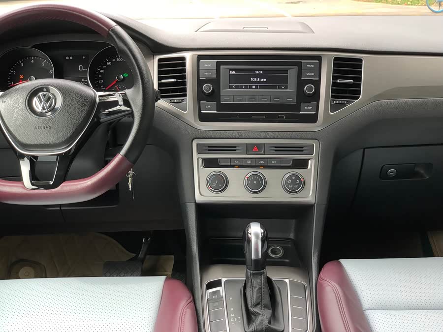 Volkswagen Golf Sportsvan 2018 car image #12