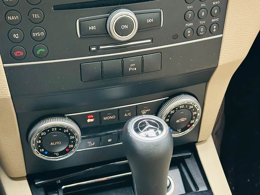 Mercedes-Benz GLK Class (Imported) 2010 #12 Mercedes-Benz GLK Class (Imported) 2010 car image #12