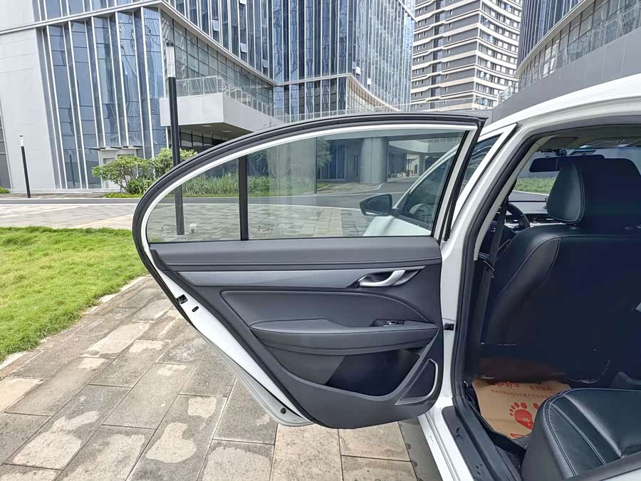 GEELY Emgrand New Energy 2018 #12 GEELY Emgrand New Energy 2018 car image #12