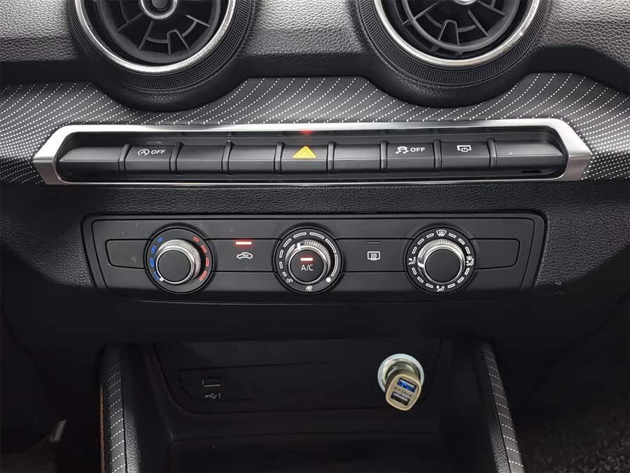 Audi Q2L 2018 car image #12