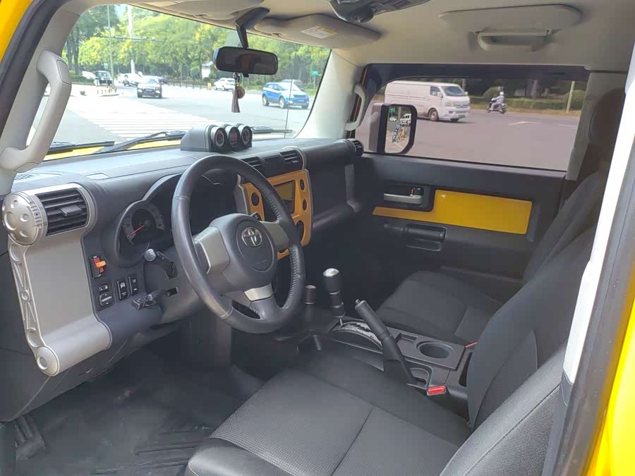 Toyota FJ Cruiser 2018 car image #12