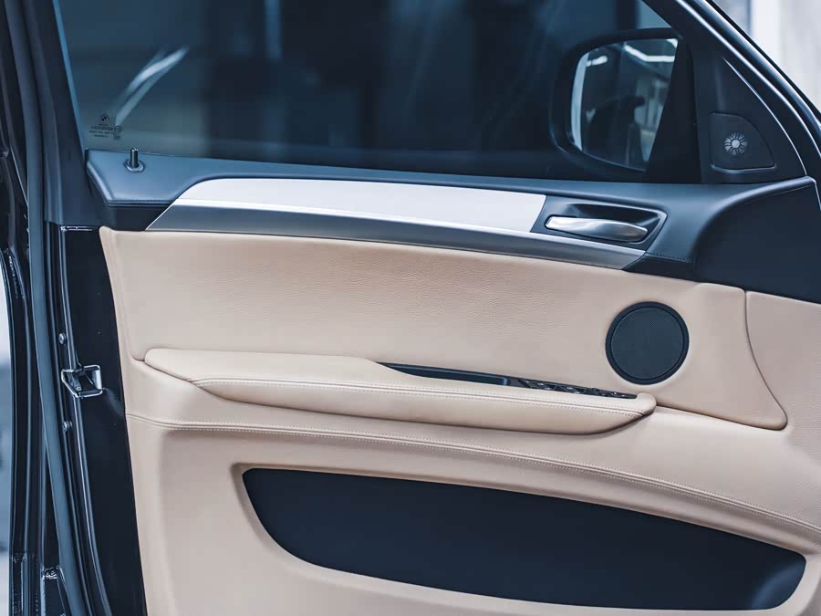 BMW X6 M 2013 car image #12