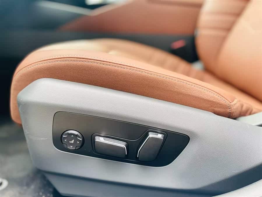 BMW i5 2024 car image #12