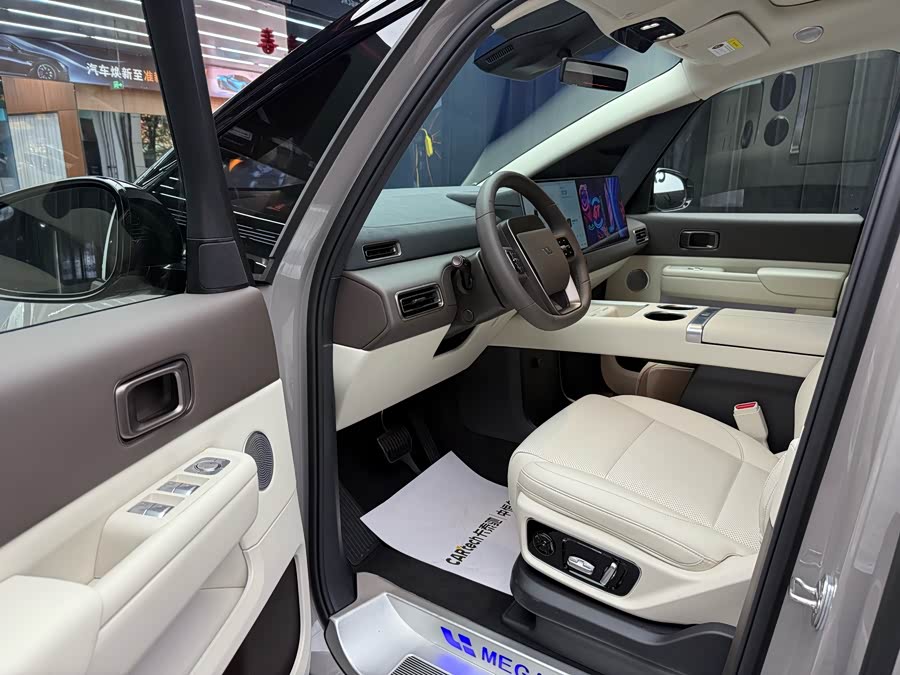 理想汽车 理想MEGA 2025 汽车图片 #12