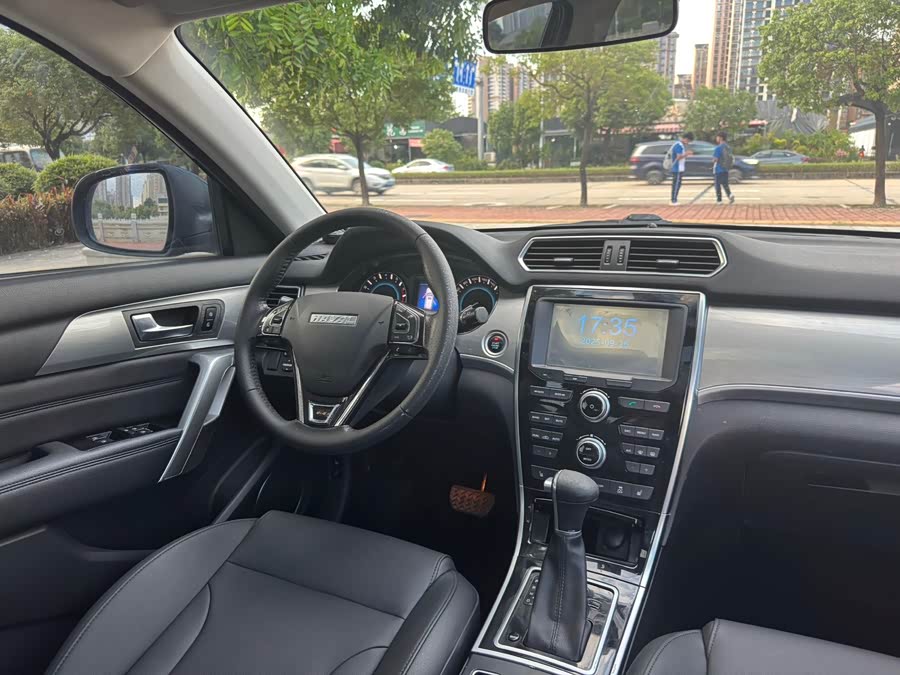 Haval H2 2017 car image #12