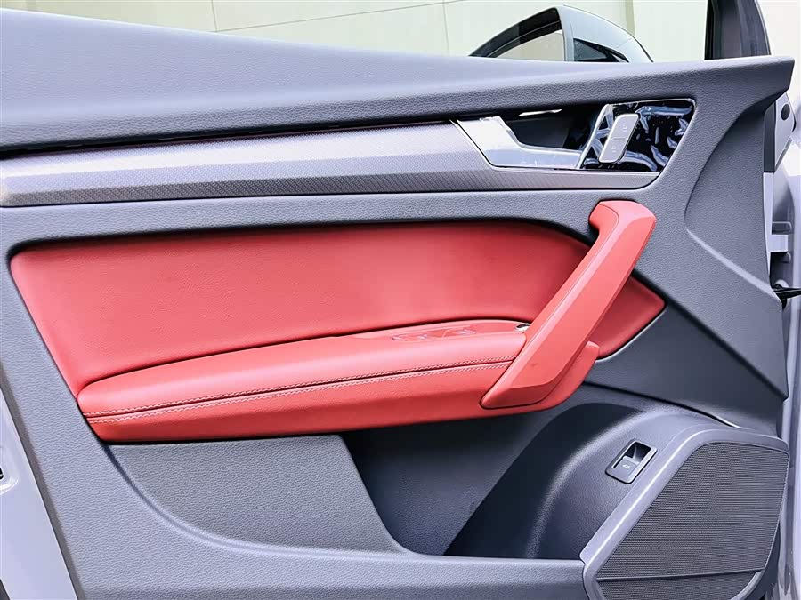 Audi Q5L 2025 car image #12