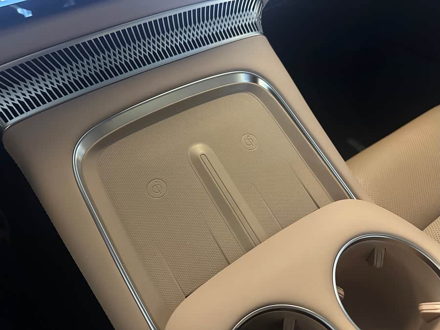 Xpeng X9 2024 imagem de carro #12