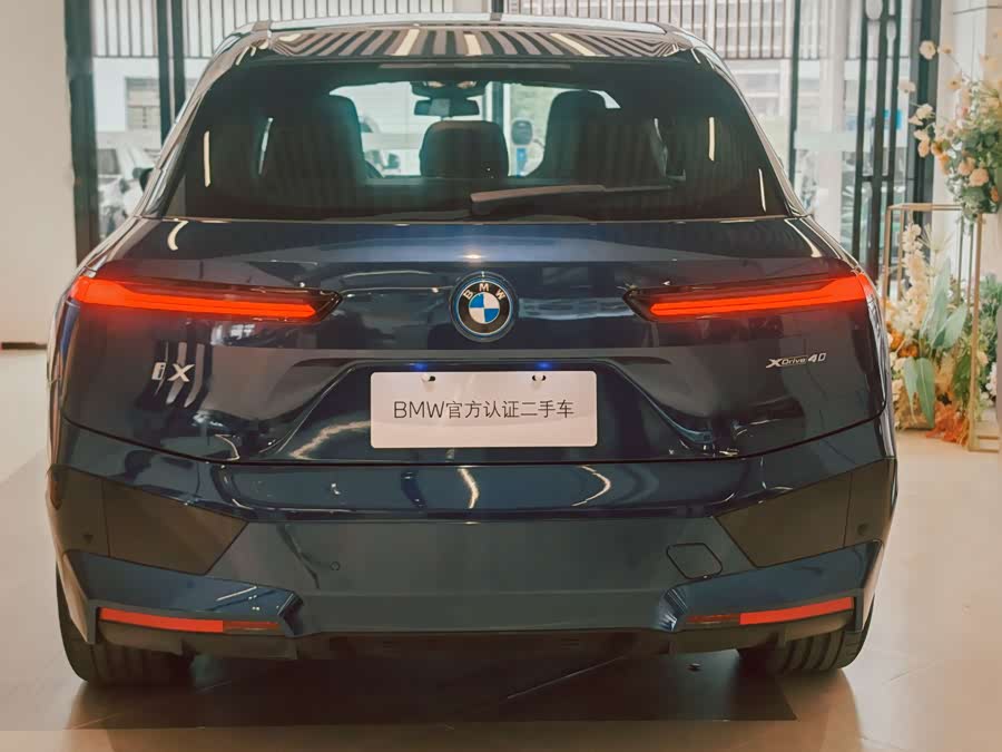 BMW iX 2023 car image #12