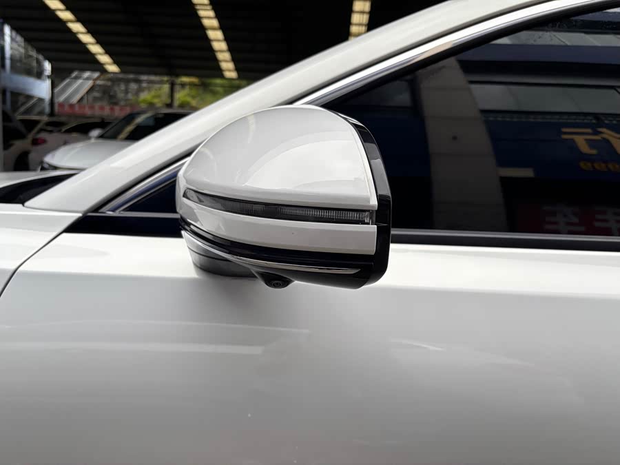 2023 car image #12