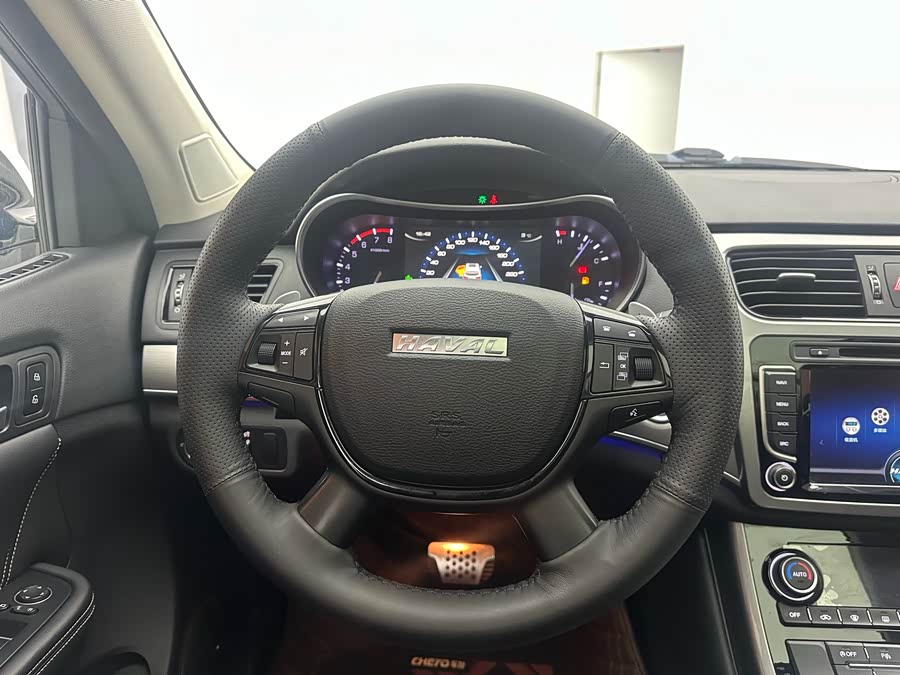 Haval H8 2017 car image #12