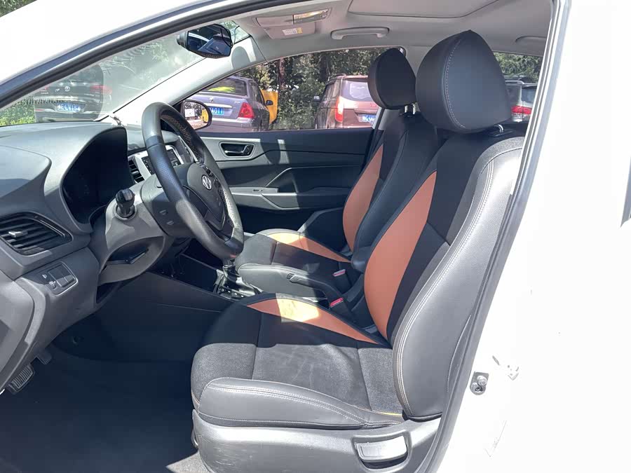 Hyundai Verna RV 2017 car image #12