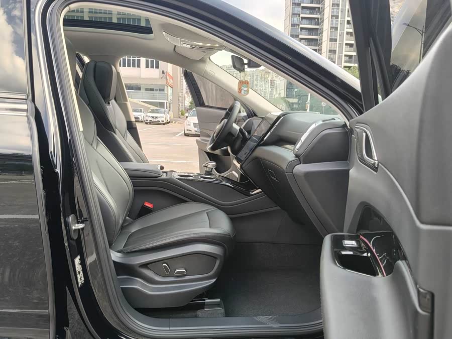 HongQi HS3 PHEV 2025 car image #12