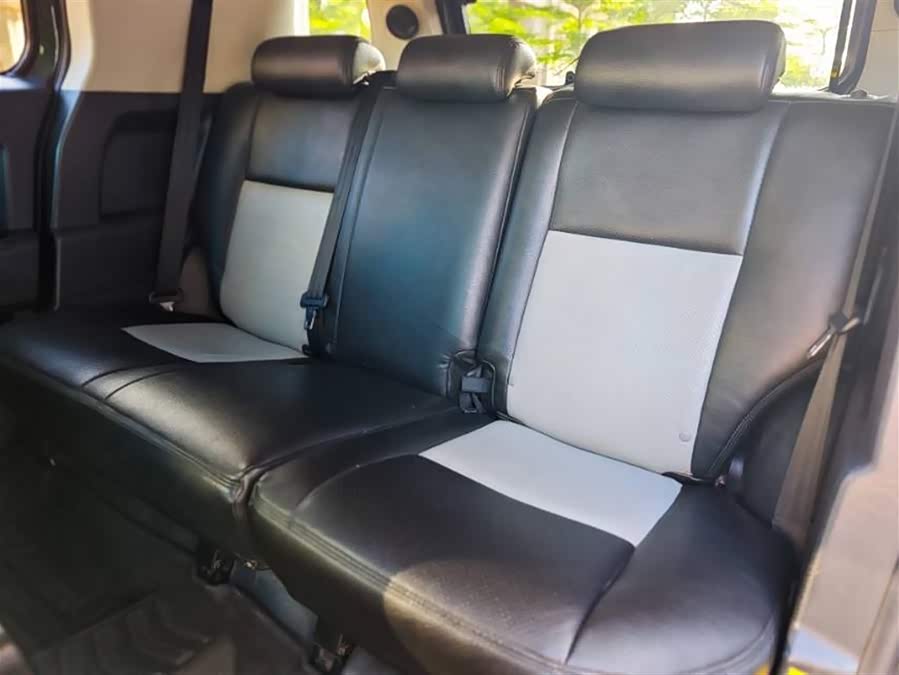 Toyota FJ Cruiser 2011 car image #12