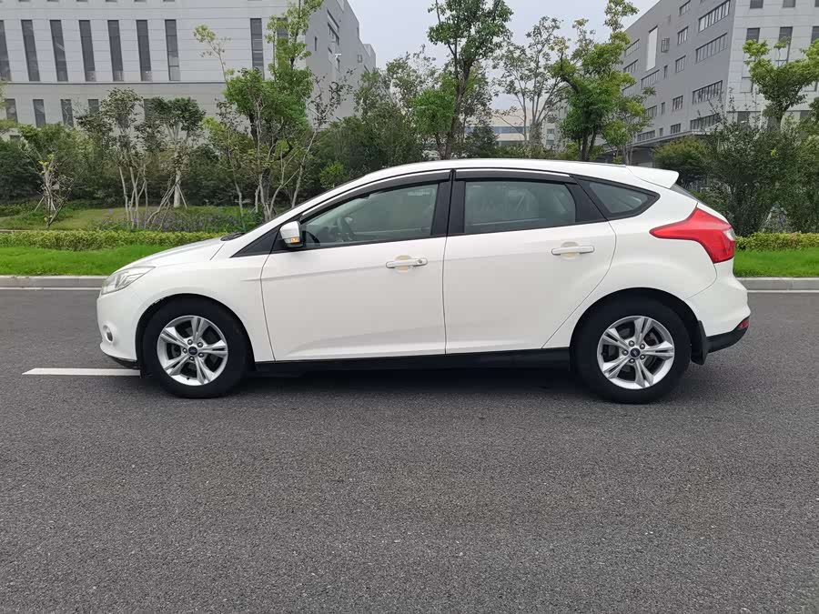 Ford Focus 2013 car image #12