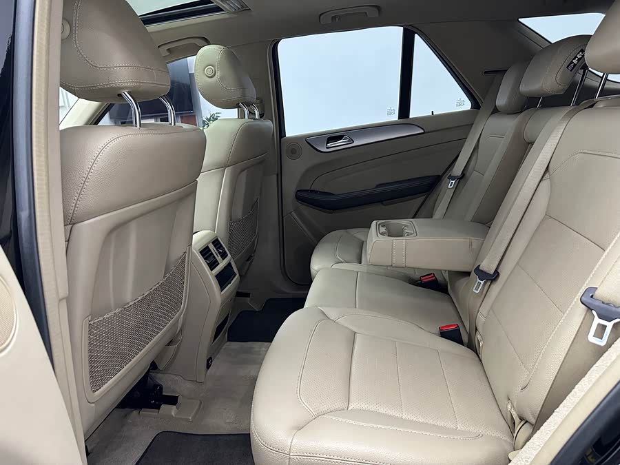 Mercedes-Benz M Class 2015 car image #12