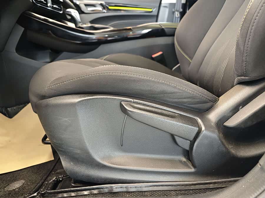Roewe i5 2023 car image #12