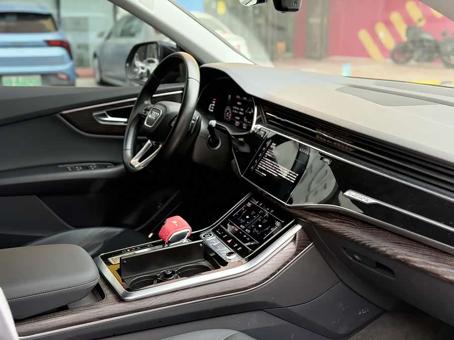 Audi Q8 2020 car image #12