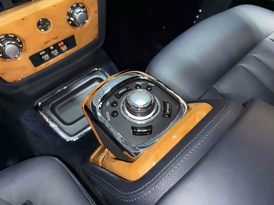 Rolls-Royce Phantom 2012 car image #12