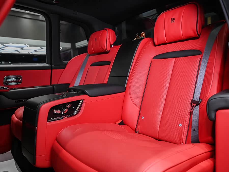 Rolls-Royce Cullinan 2023 car image #12