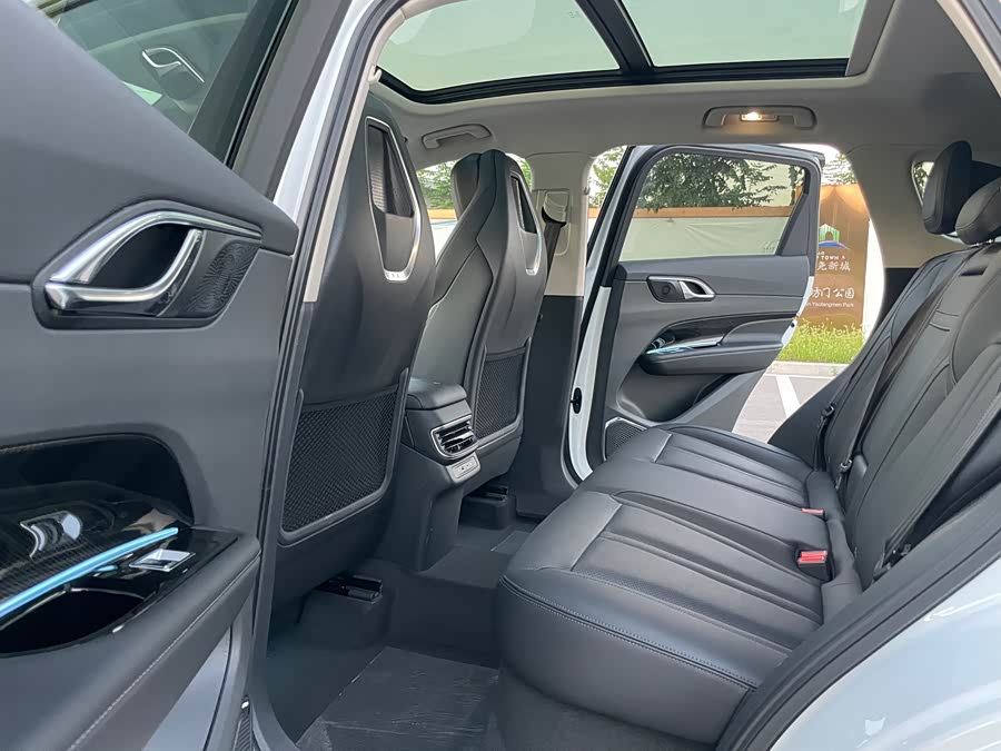 HongQi HS3 2023 car image #12