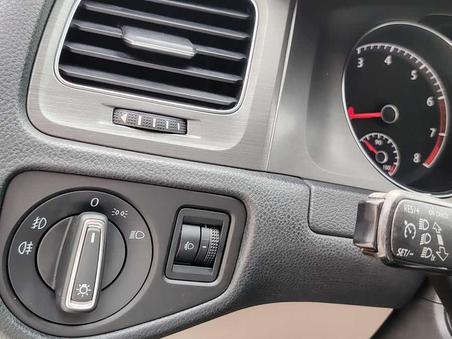 Volkswagen Golf 2015 car image #12