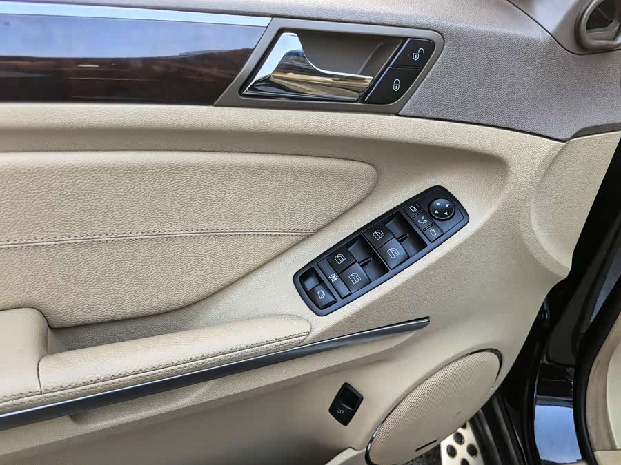 Mercedes-Benz GL Class 2008 car image #12