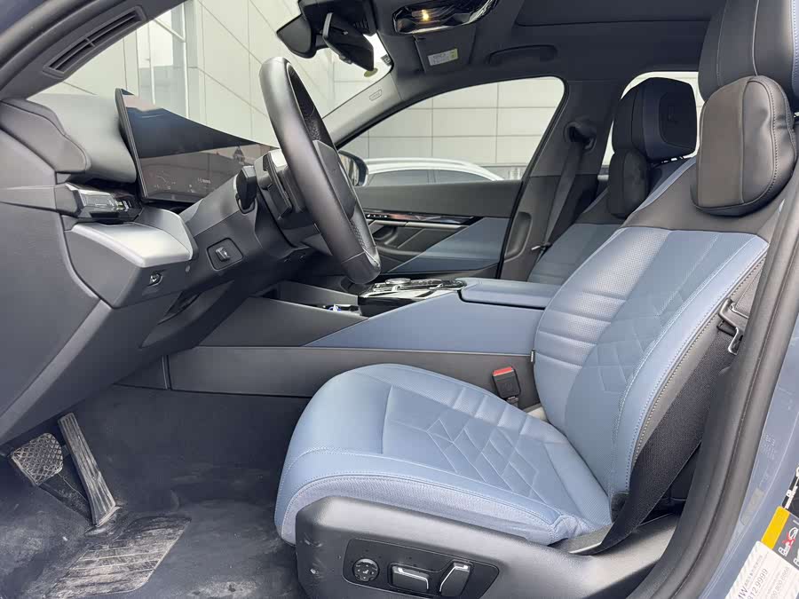 BMW i5 2024 immagine di auto #12